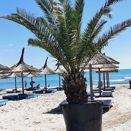 Yzza Apartament Navodari Bagian luar foto