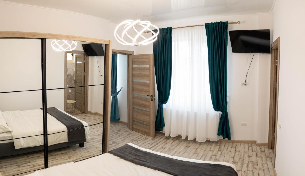 Yzza Apartament Navodari Bagian luar foto