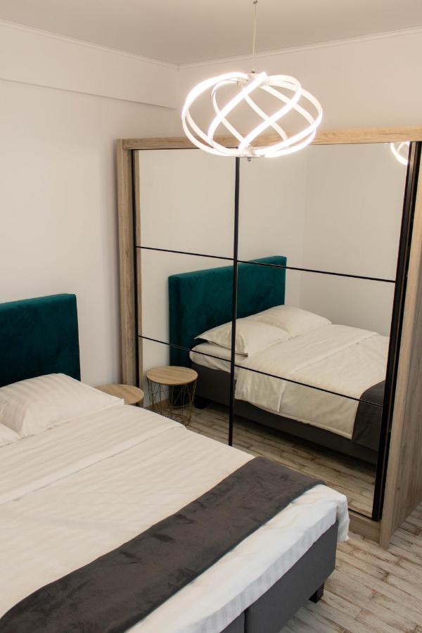 Yzza Apartament Navodari Bagian luar foto