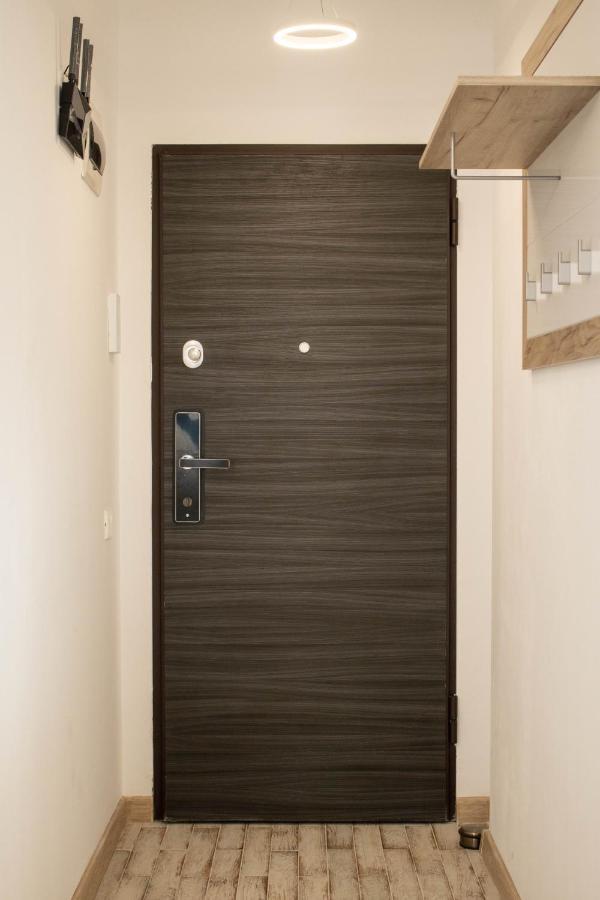 Yzza Apartament Navodari Bagian luar foto