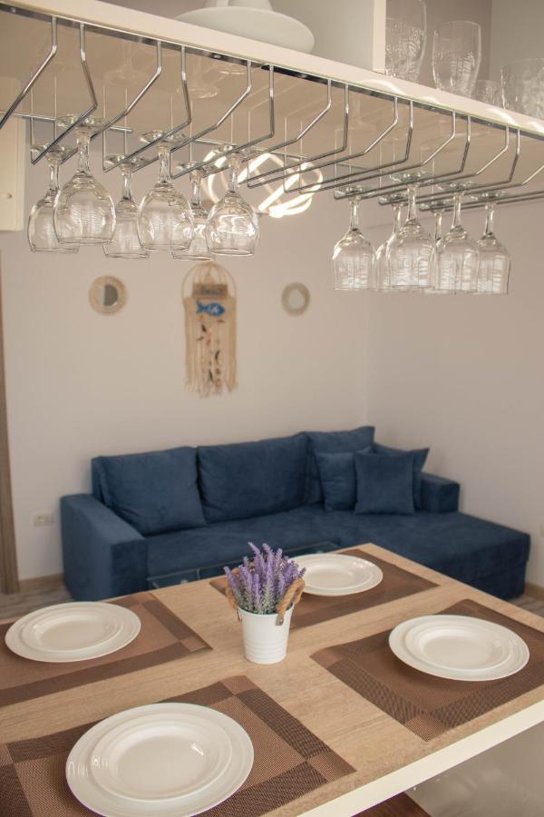 Yzza Apartament Navodari Bagian luar foto