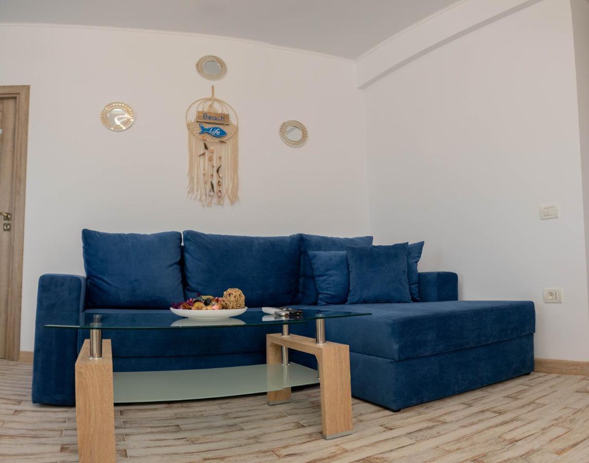 Yzza Apartament Navodari Bagian luar foto